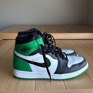 Air Jordan 1 Retro High
Men's Shoes
Black/White/Lucky